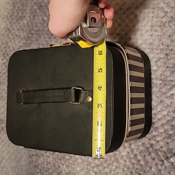 Makeup Box - Picture 8 of 9